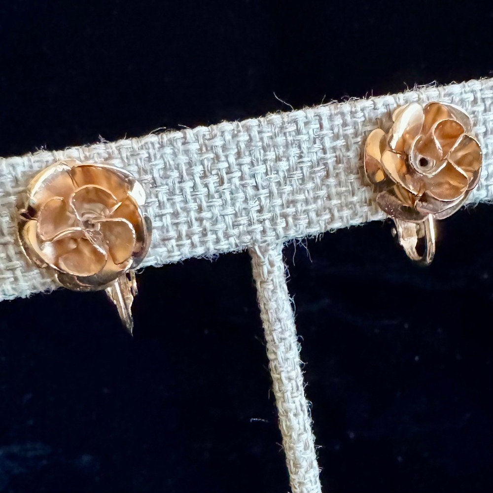 Vintage Vendome Clip On Screw Back Earrings Gold Tone Rose Floral 14mm Garden